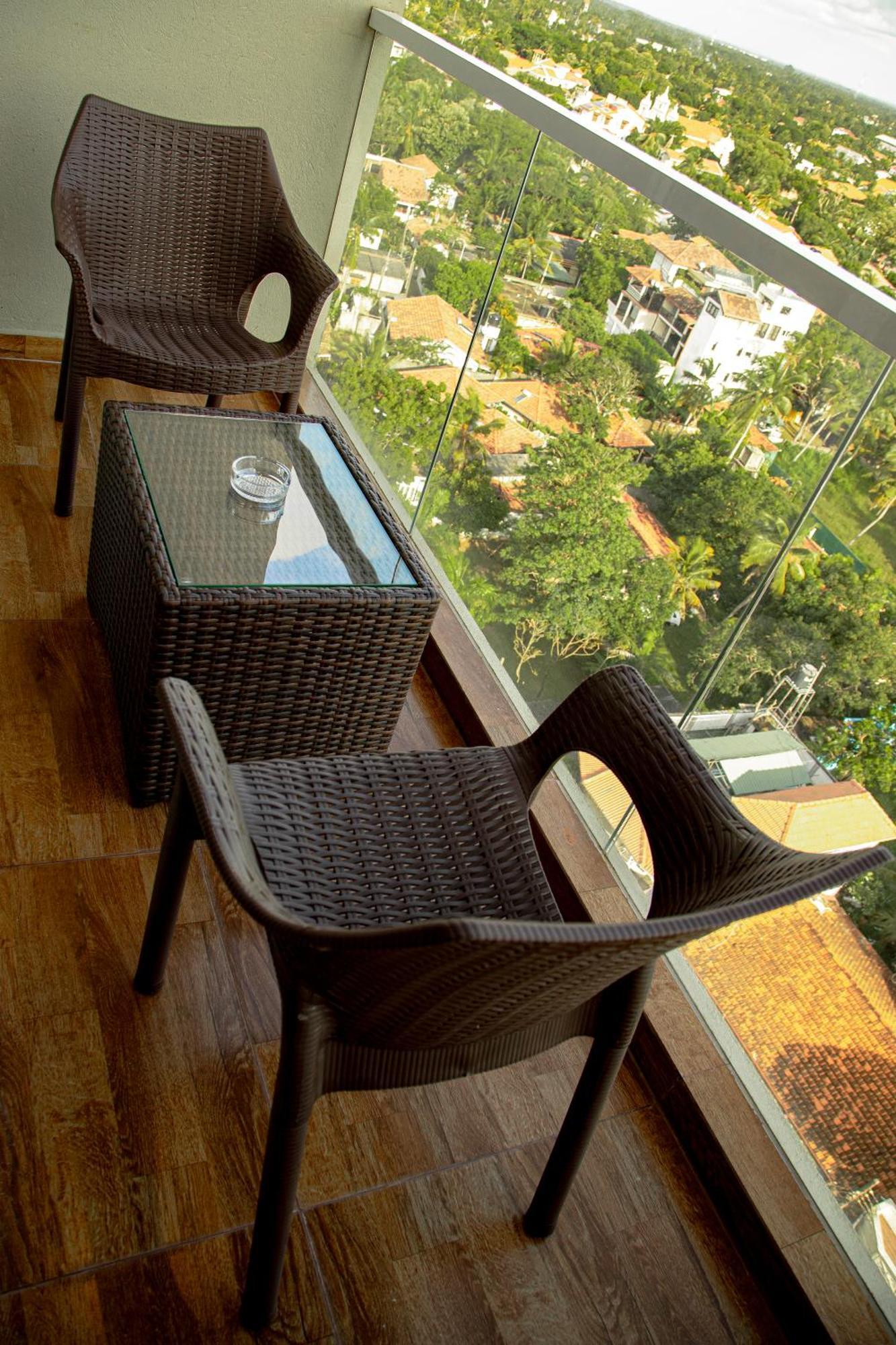Negombo Ocean Breeze - Bliss On The Beach Luxury Apartments By Serendib Vacation エクステリア 写真