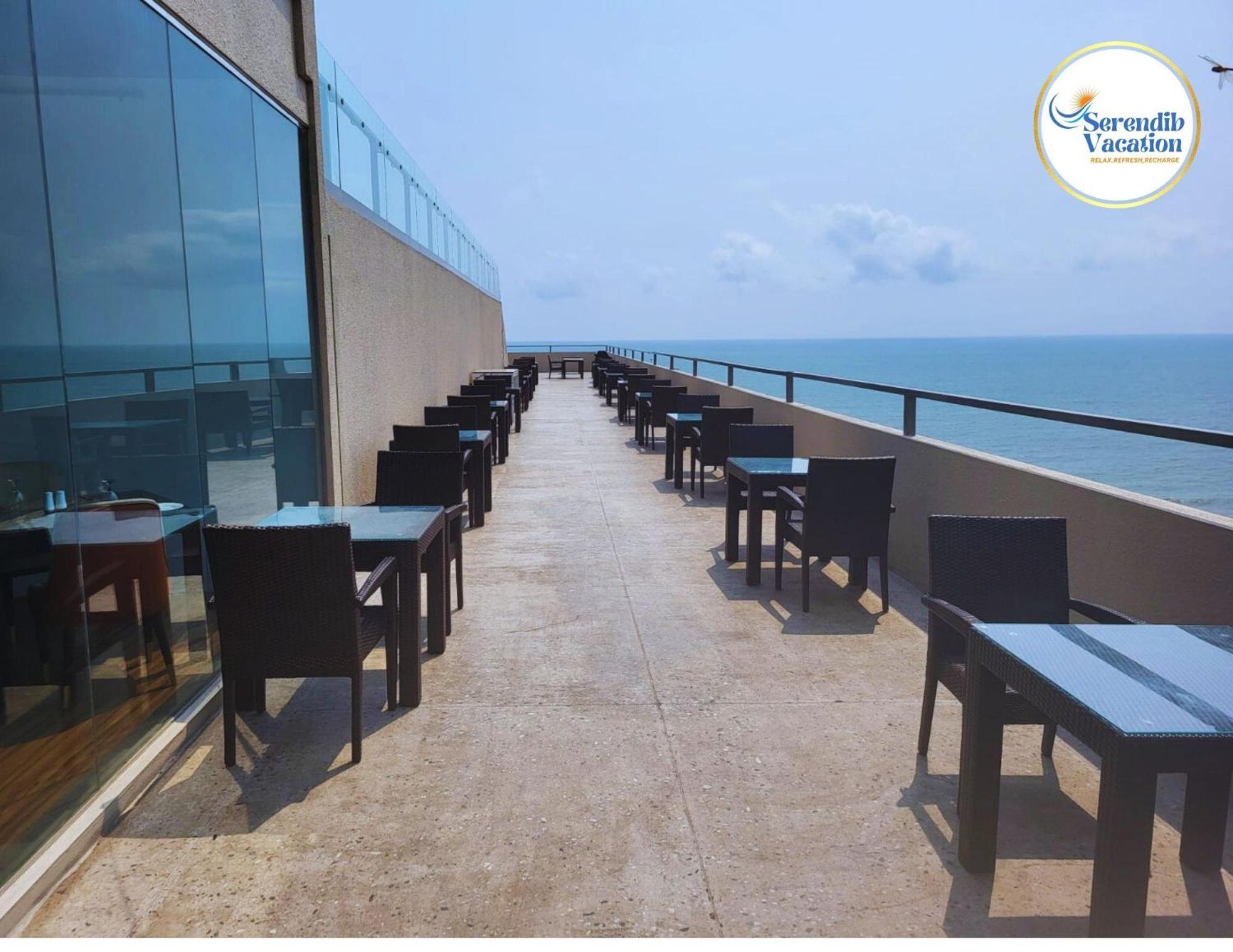 Negombo Ocean Breeze - Bliss On The Beach Luxury Apartments By Serendib Vacation エクステリア 写真