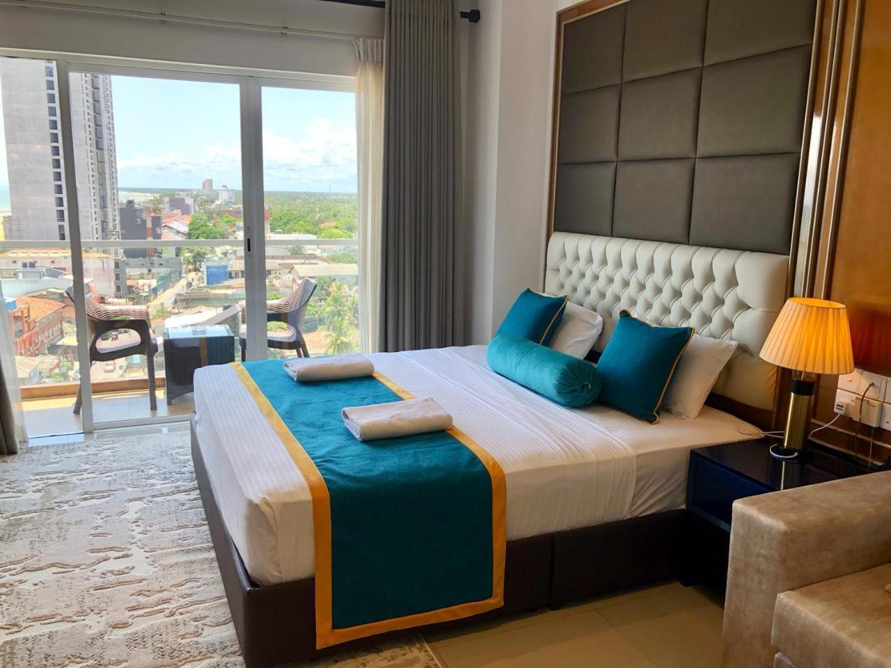 Negombo Ocean Breeze - Bliss On The Beach Luxury Apartments By Serendib Vacation エクステリア 写真